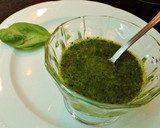 Foto del paso 4 de la receta: Aceite aromático de albahaca