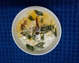 A picture of step 3 of Urad and Moong Dal Pakoda with Coconut Chutney.