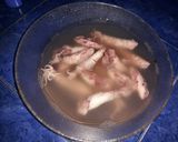 Foto langkah ke 2 dari resep Goreng Asin Cumi Pedas Gurih.