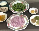 A picture of step 3 of Dahi Bhindi.