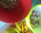 Foto langkah ke 1 dari resep Telur berselimut sambal teri.