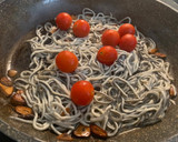 Foto del paso 3 de la receta: Corvina a la espalda con gulas y puré cremoso de patatas