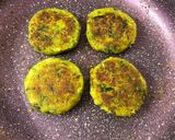 A picture of step 4 of Masala Pattice Pav.