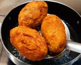 A picture of step 7 of Kolkatas famous beetroot chop.