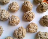 A picture of step 4 of Banana balls.