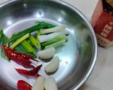辣炒腰果雞丁的食譜步驟1照片