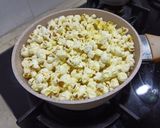 Foto langkah ke 3 dari resep Caramel Popcorn.