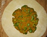 A picture of step 4 of Matar paratha.