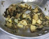 A picture of step 6 of Spring Onion Aloo sabji.