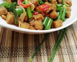Foto langkah ke 6 dari resep Tumis Bunga Bawang Tempe.