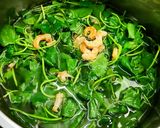 Hình bước làm 2 của món Canh Rau Má Nấu Tôm Khô