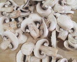 Foto del paso 4 de la receta: Merluza en salsa de champiñones