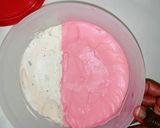 A picture of step 4 of Strawberry and chocolate flakes ice cream.