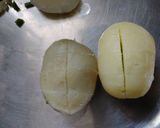 चीज गार्लिक पोटैटोज (Cheese garlic potatoes recipe in hindi) रेसिपी चरण 2 फोटो