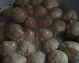 Foto langkah ke 1 dari resep Pentol goreng pedas.