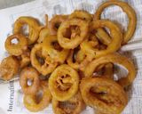 A picture of step 6 of Onion Ring Pakora.