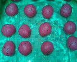 Foto langkah ke 6 dari resep Donat Buah Naga.