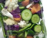 صورة لخطوة 2 من وصفة طريقة عمل مخلل المشكل 🥒🥦