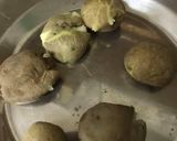 A picture of step 3 of Methi with baby potatoes.