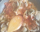 Foto del paso 2 de la receta: Lomos de merluza con salsa marinera