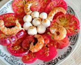 Foto del paso 5 de la receta: Ensalada de tomate azul, gambones y Mozzarella