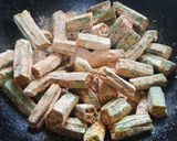 A picture of step 4 of Bhindi masala (sabzi).