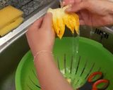 Foto del paso 3 de la receta: Pasta con zapallito italiano y sus flores