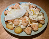 Foto del paso 8 de la receta: Papas arrieras con langostinos y huevos