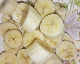 A picture of step 2 of Banana cocoa milkshake.