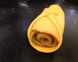 A picture of step 5 of Rose Pumpkin Steamed Buns.