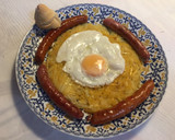 Foto del paso 5 de la receta: Rösti de papas con Salchichas y Huevo frito
