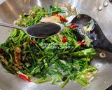 Foto langkah ke 3 dari resep Tumis Kangkung Udang Rebon.