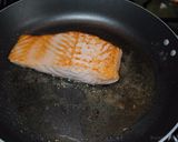 A picture of step 5 of Salmon fish with turmeric-ginger rice OR with Spinach puree.