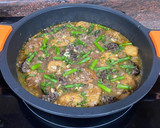 Foto del paso 7 de la receta: Patatas a la importancia con morcilla de Burgos y salsa de jengibre, cerveza y limón con trigueros