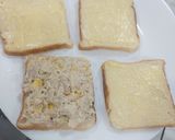 A picture of step 2 of Chicken ranchi dressing sauce sandwiches.