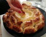 Une image de l'étape 8 de Feuilleté camembert et knackis.
