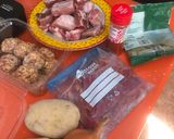 Foto del paso 1 de la receta: Costillejas con patatas y albóndigas