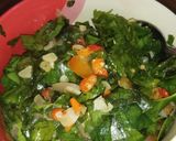 Foto langkah ke 3 dari resep Tumis daun melinjo pedas.