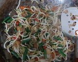 Foto langkah ke 3 dari resep Tauge cah ikan asin.