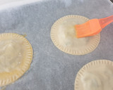 Foto del paso 4 de la receta: Empanadillas de calabacín y cebolla