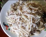 Foto langkah ke 2 dari resep 27. Ayam Suwir pedas untuk isian cireng.