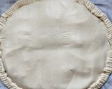 Une image de l'étape 8 de Galette des rois poire chocolat.