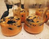 Foto del paso 1 de la receta: Shot dulce Crema Moka, frutillas, arándanos, oreo