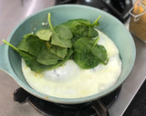 Foto del paso 2 de la receta: 🥚 Omelette de Claras, Espinacas y Levadura Nutricional 🥚