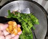 Foto langkah ke 3 dari resep Tumis daun melinjo dan teri.