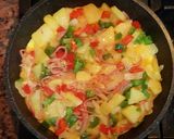 Foto langkah ke 4 dari resep Omelet Spanyol.