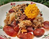 Hình bước làm 3 của món Cơm chiên lạp xưởng xúc xích