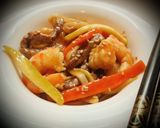 Foto del paso 11 de la receta: Chop suey de ternera y langostinos con noodles de arroz