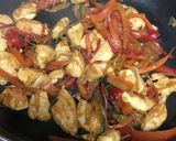 Foto del paso 6 de la receta Noodles de huevo con verduras y pollo