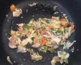 รูปขั้นตอนการทำที่ 2 ของ ต้นอ่อนทานตะวันผัดน้ำมันหอยใส่หมู